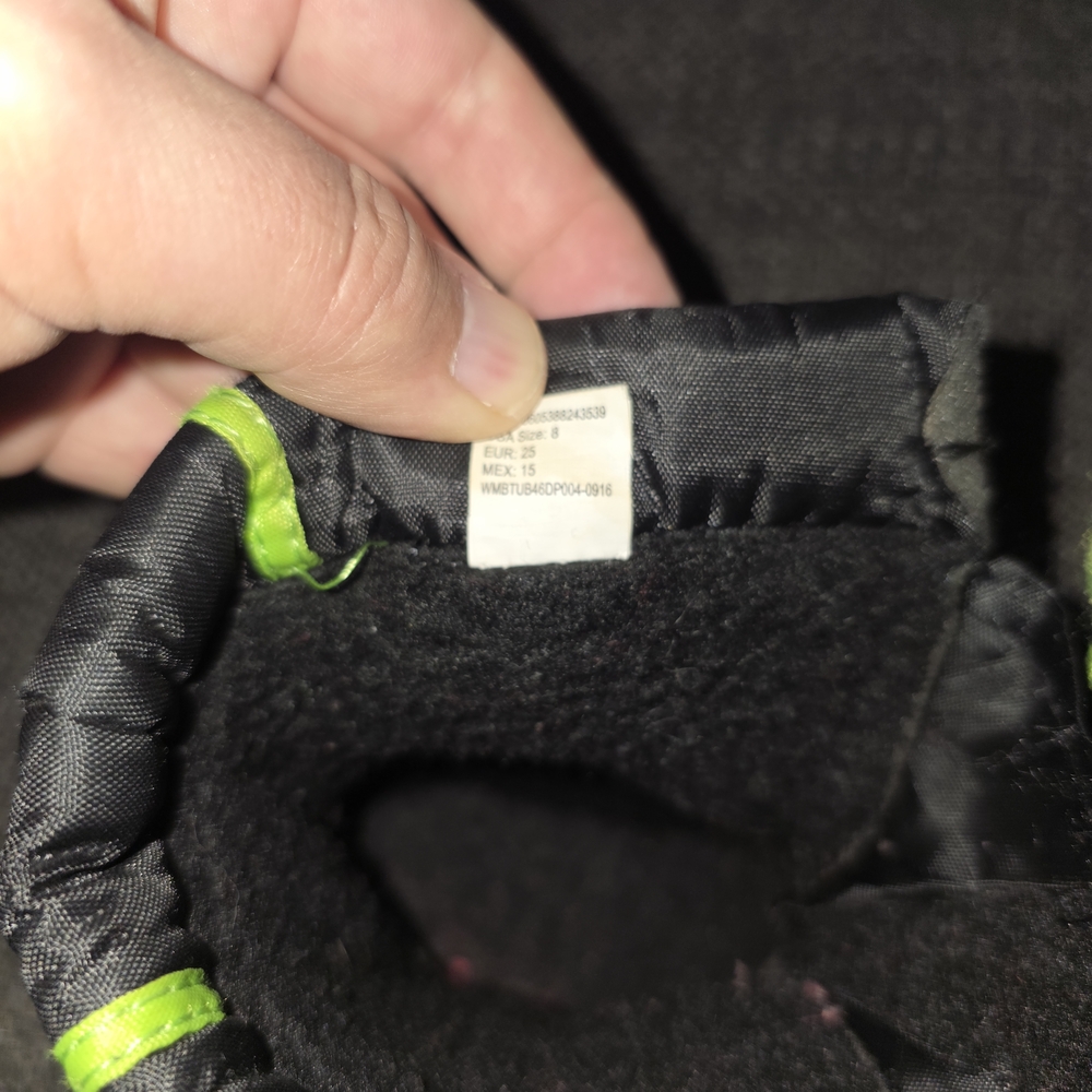 Kids Black and Gray Insulated Winter Boot Toddler Size 8 - Picture 2 of 2